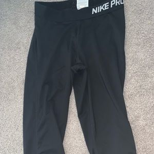 NIKE PRO size M cropped athletic leggings